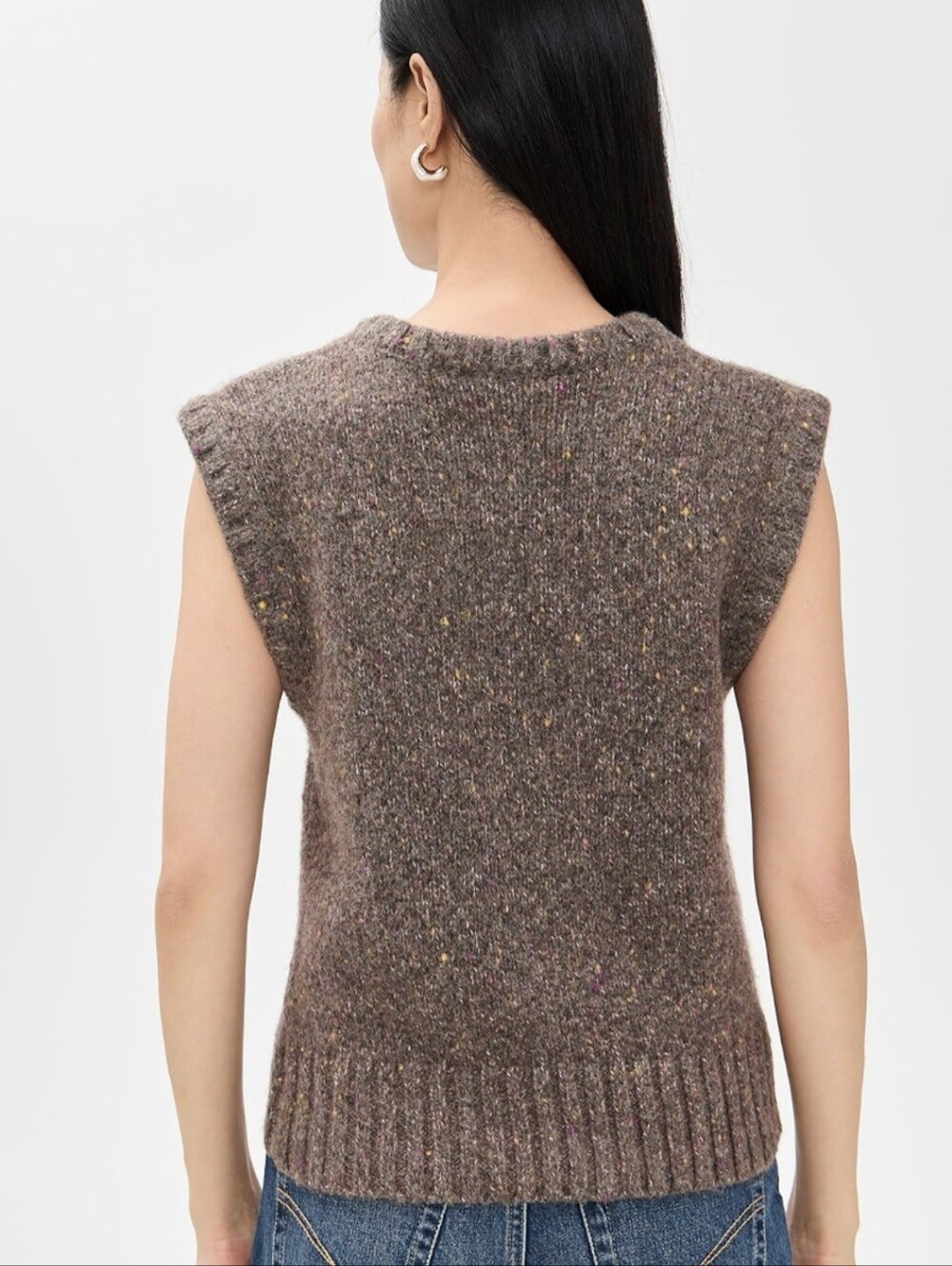 ASTR The Label Taytum V-neck Multicolor Speckled Wool Blend  Sleeveless Vest - Picture 3 of 8